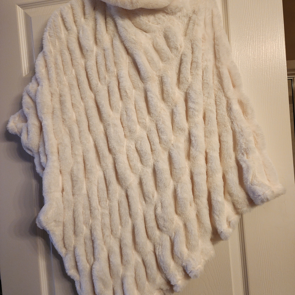 Moda Cream Faux Fur Wrap